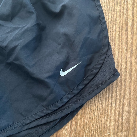 Nike Women's Black Athletic Running Shorts with White Swoosh size XL - Picture 2 of 6